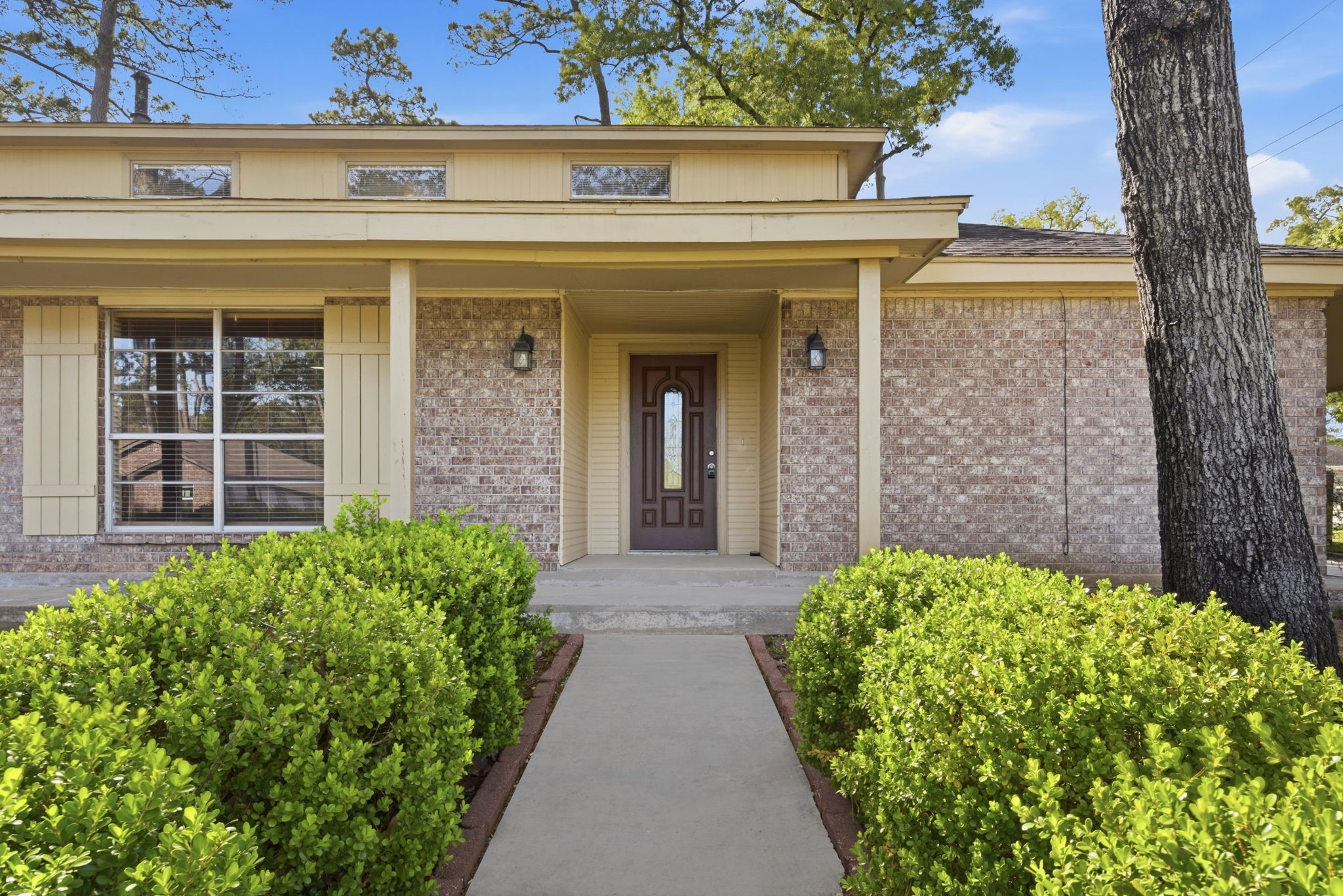 9052 Zapata Way Willis, TX 77378 - Photo 6 of 45 front view of a house