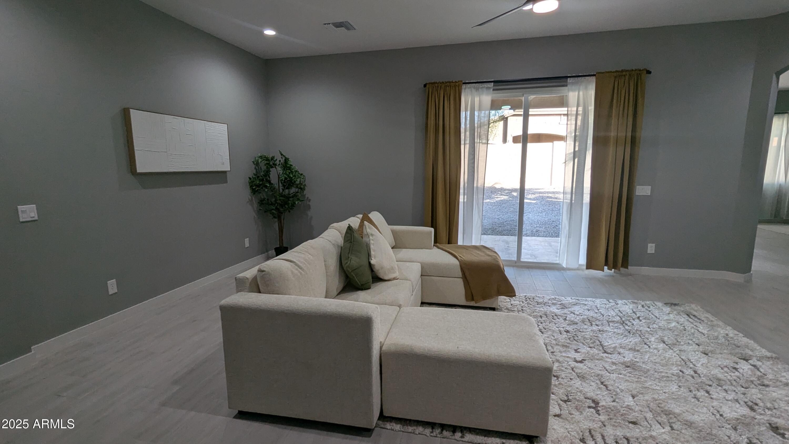 7517 North 86th Avenue Glendale, AZ 85305 - Photo 4 of 44 PXL_20250330_234007287