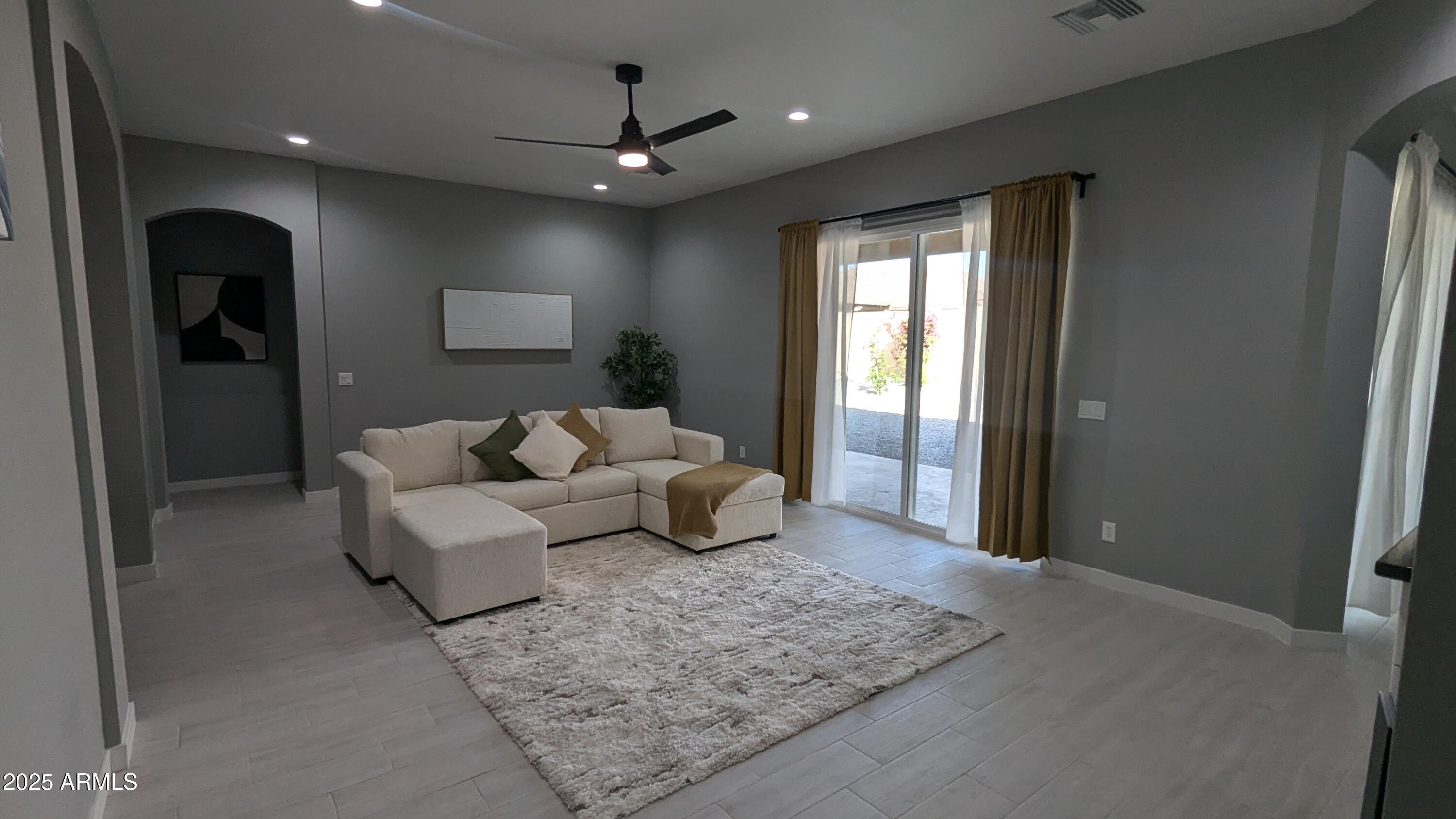 7517 North 86th Avenue Glendale, AZ 85305 - Photo 7 of 44 PXL_20250330_234318142