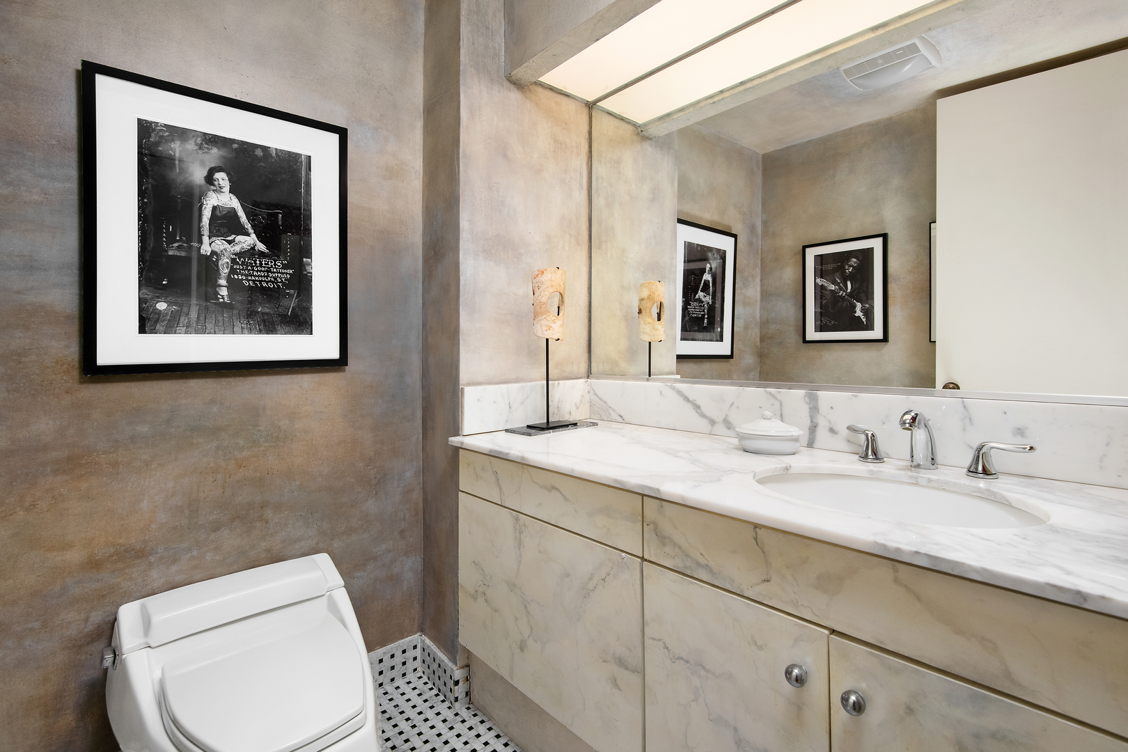 680 North Lake Shore Drive, Unit 1602 Chicago, IL 60611 - Photo 11 of 30 a bathroom with a toilet a sink and mirror