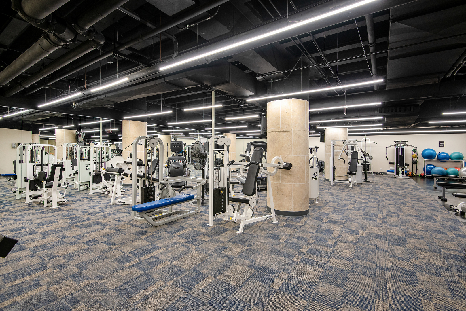 680 North Lake Shore Drive, Unit 1602 Chicago, IL 60611 - Photo 28 of 30 a view of a garage room with wooden roof