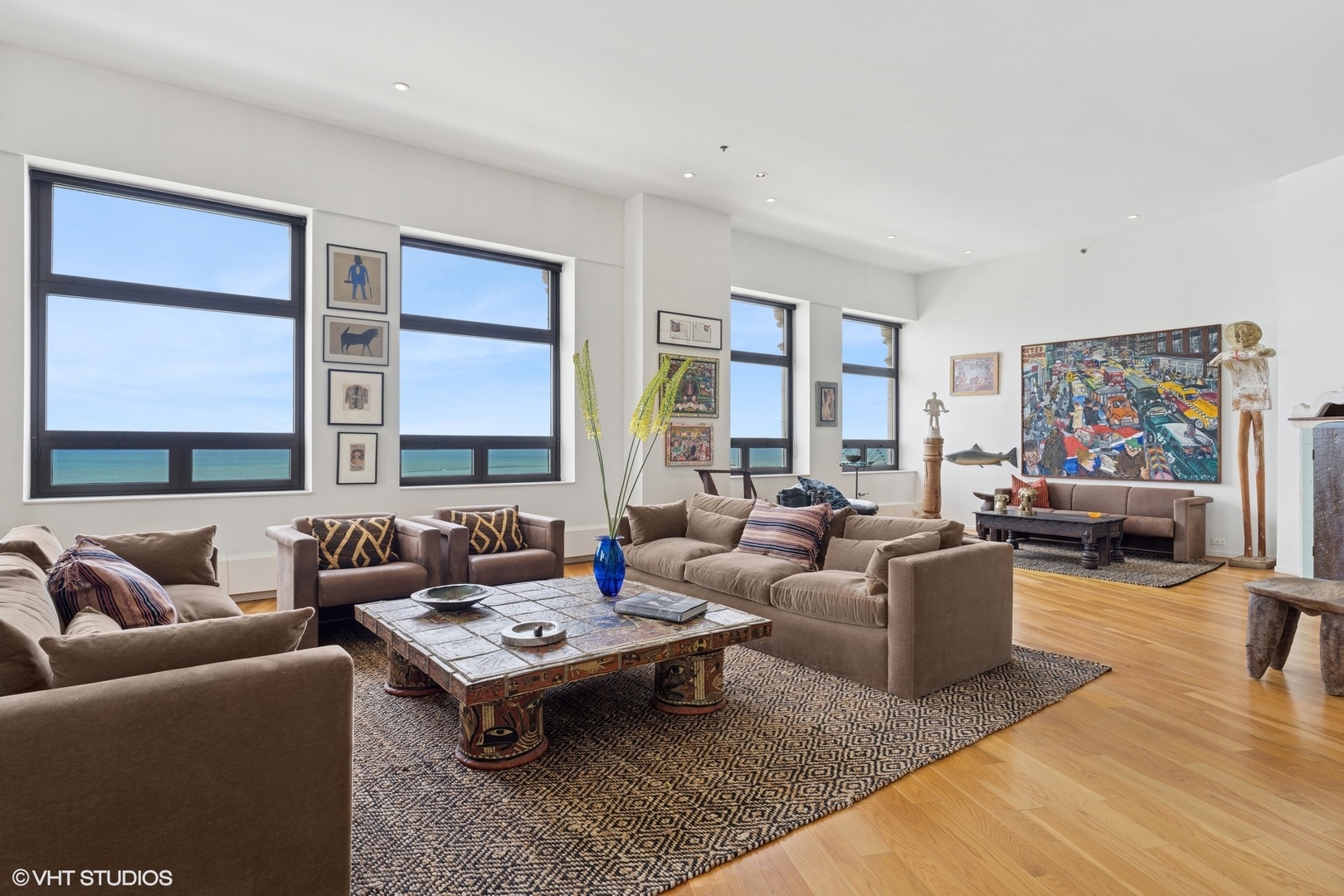 680 North Lake Shore Drive, Unit 1602 Chicago, IL 60611 - Photo 3 of 30 a living room with furniture potted plant and a window