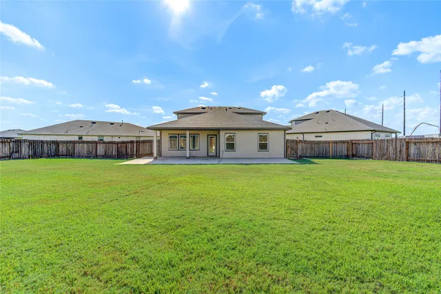 a view of an house with backyard and pool