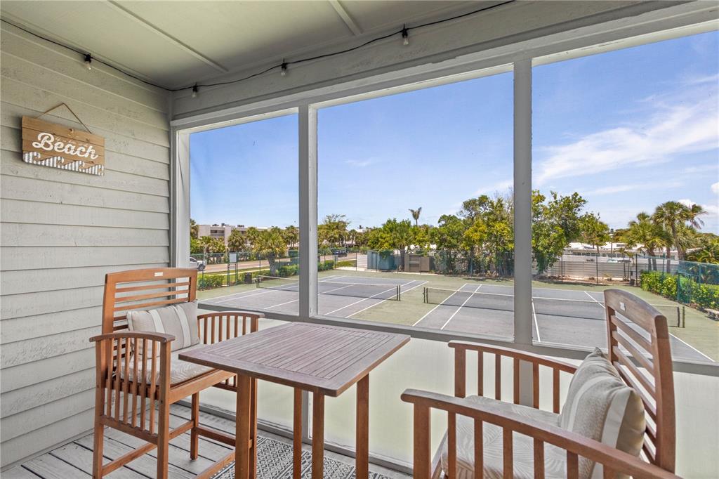 528 Forest Way Longboat Key, FL 34228 - Photo 31 of 40