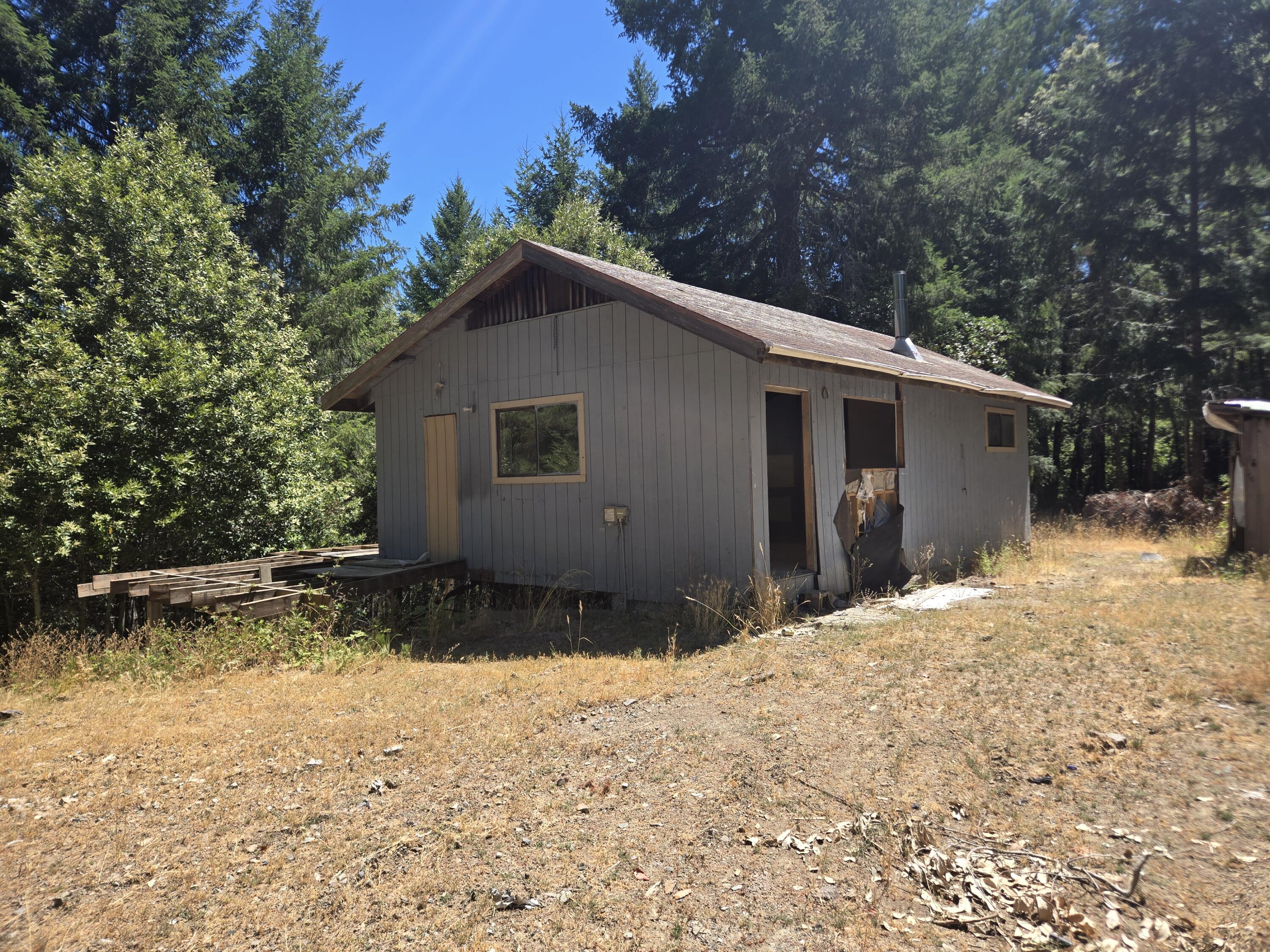 2126 China Creek Road Garberville, CA 95542 - Photo 1 of 40