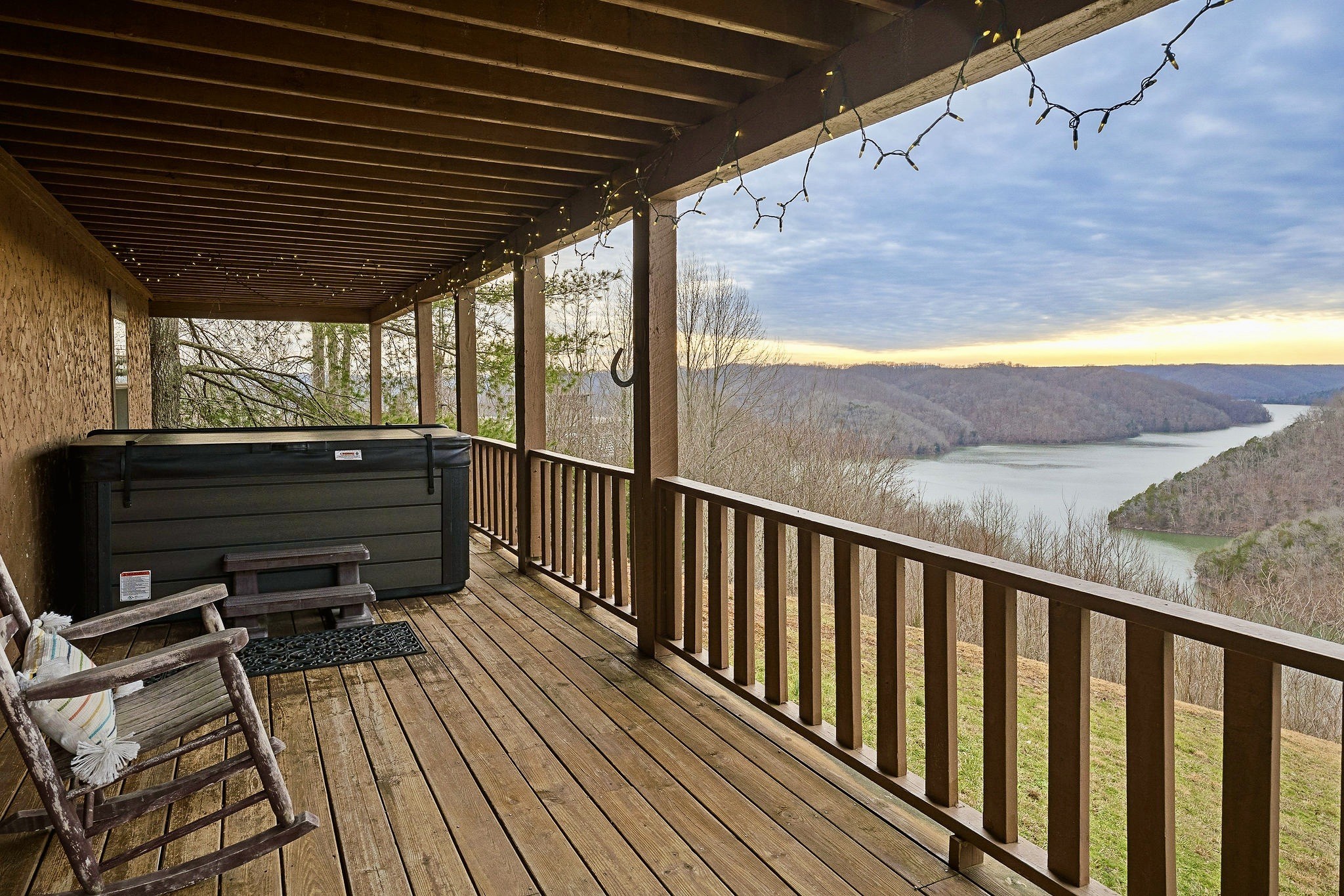 207 Dillon Road Baxter, TN 38544 - Photo 30 of 38 a balcony view with a seating space