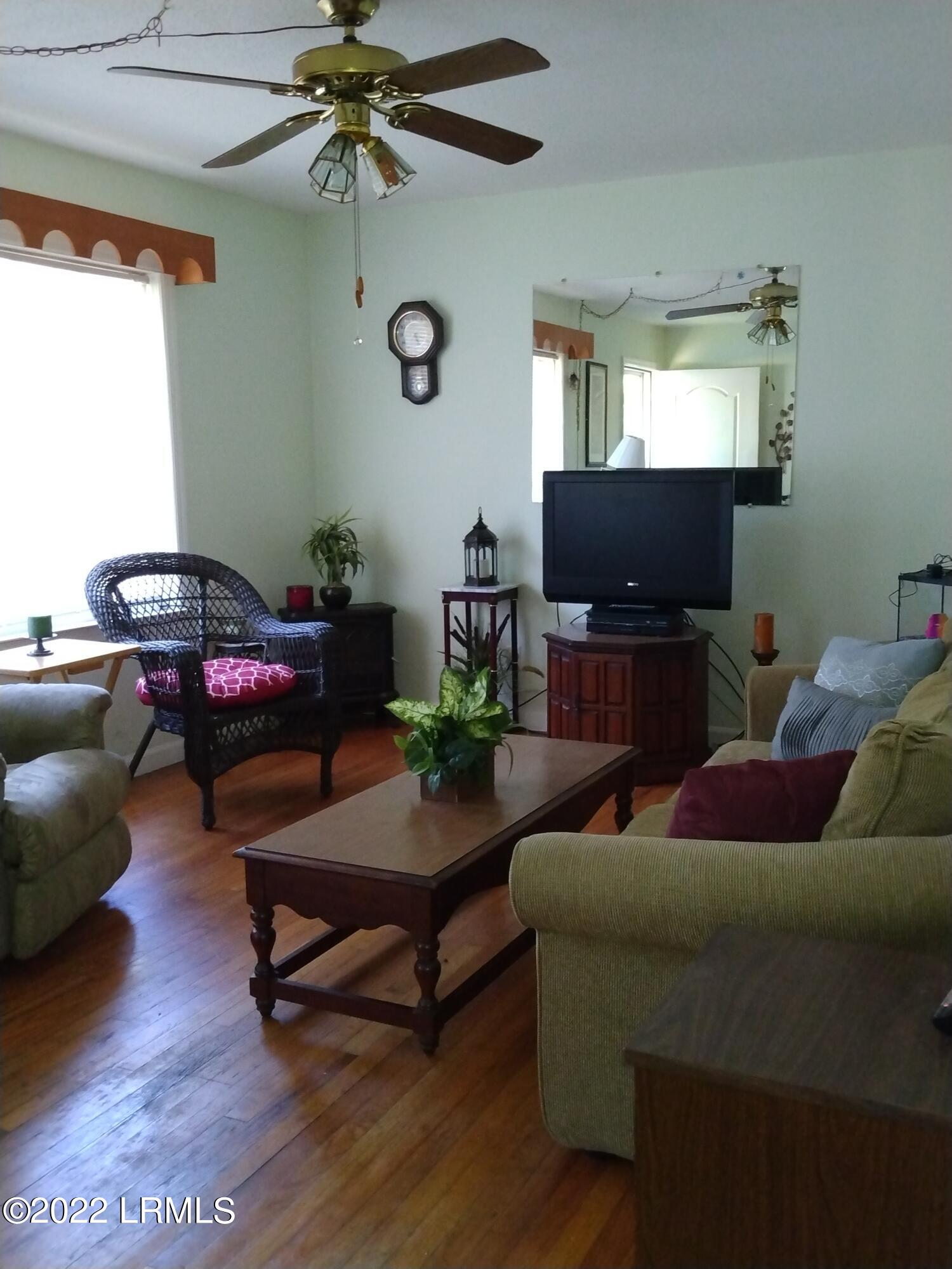 2400 State Rd S-7-386 Beaufort, SC 29902 - Photo 2 of 47 living room