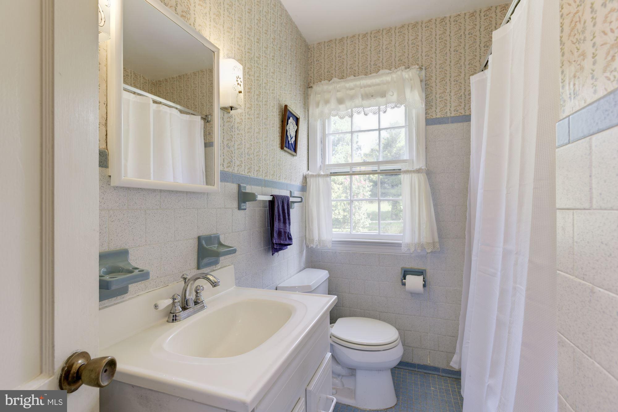 38696 Hughesville Road Hamilton, VA 20158 - Photo 17 of 30 Bath