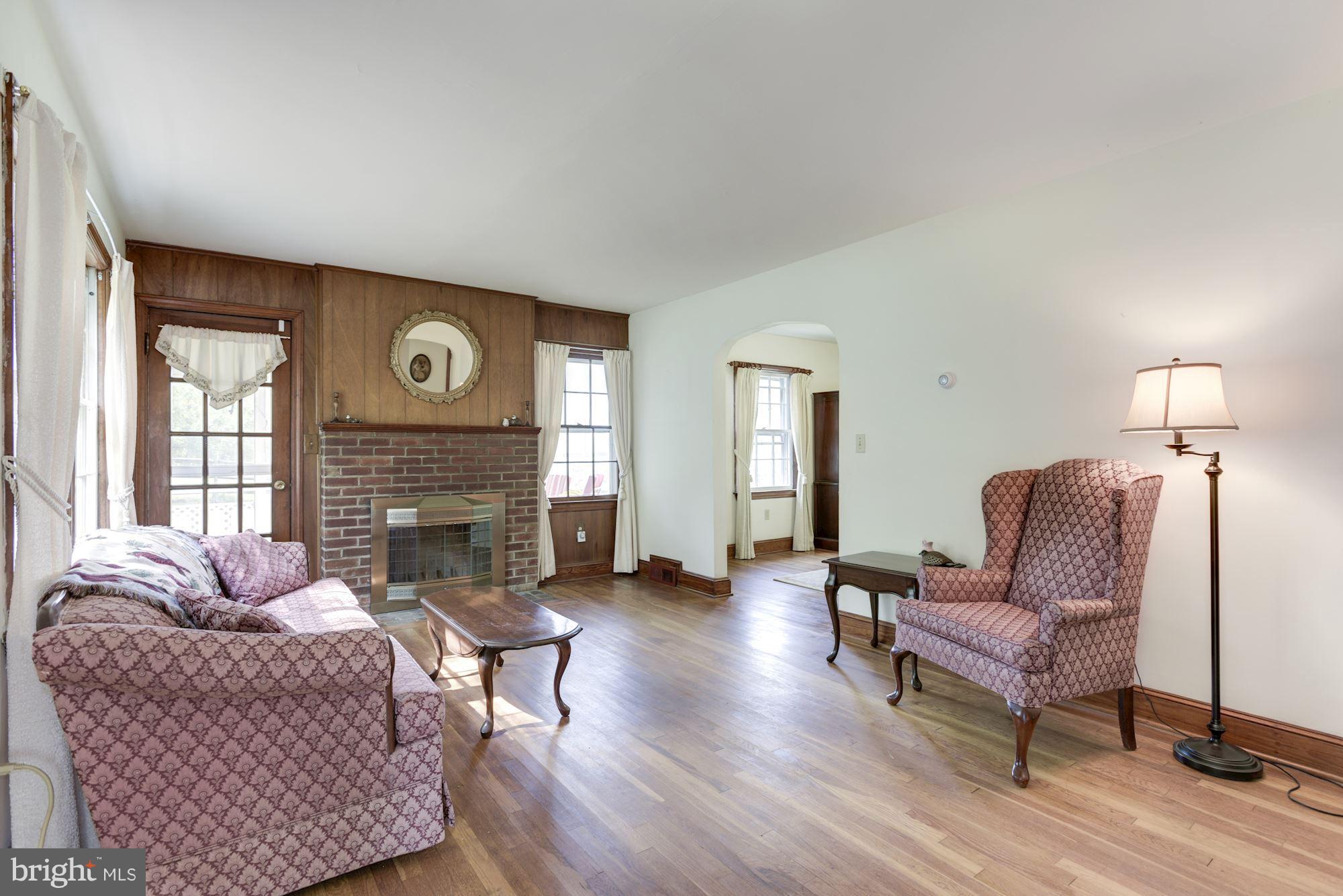 38696 Hughesville Road Hamilton, VA 20158 - Photo 4 of 30 Living Room