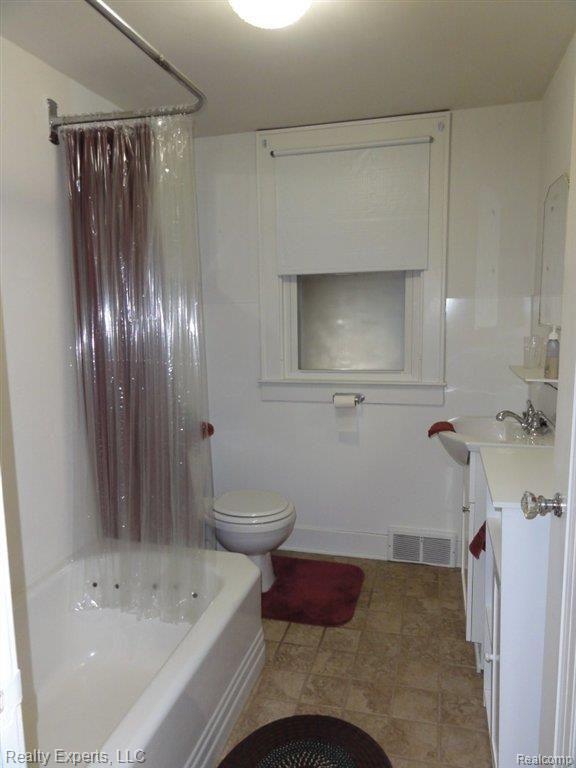 855 North Harris Road Ypsilanti, MI 48198 - Photo 5 of 12 Bathroom