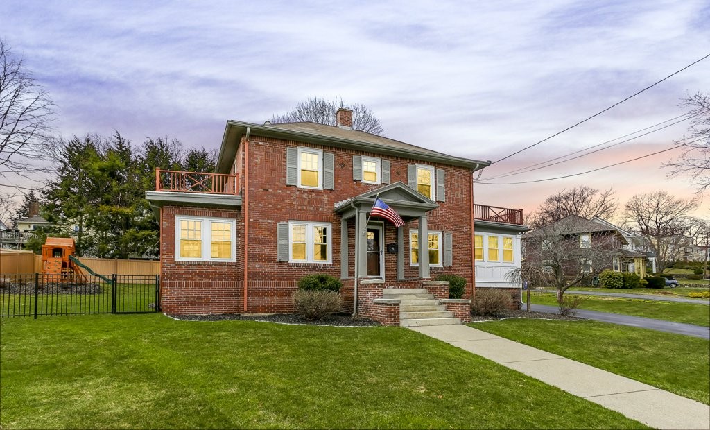 8 Newell Road Wakefield, MA 01880 - Photo 2 of 23 Gallery Image 2