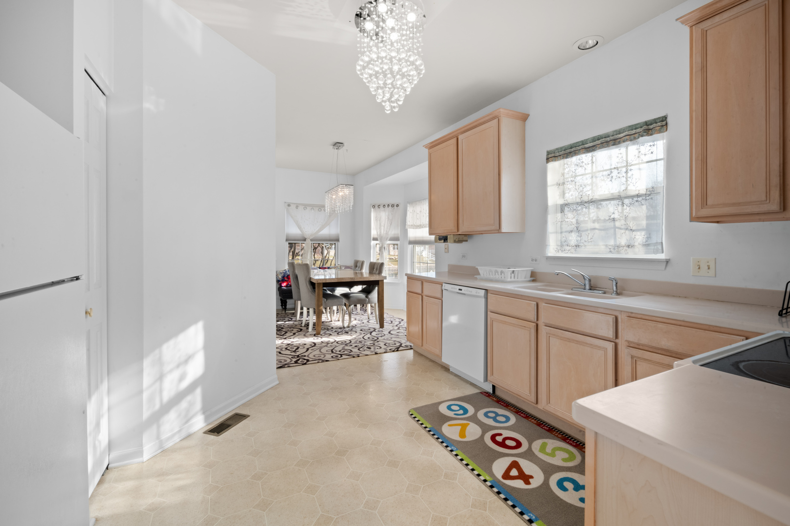 228 Bay Drive Itasca, IL 60143 - Photo 4 of 15