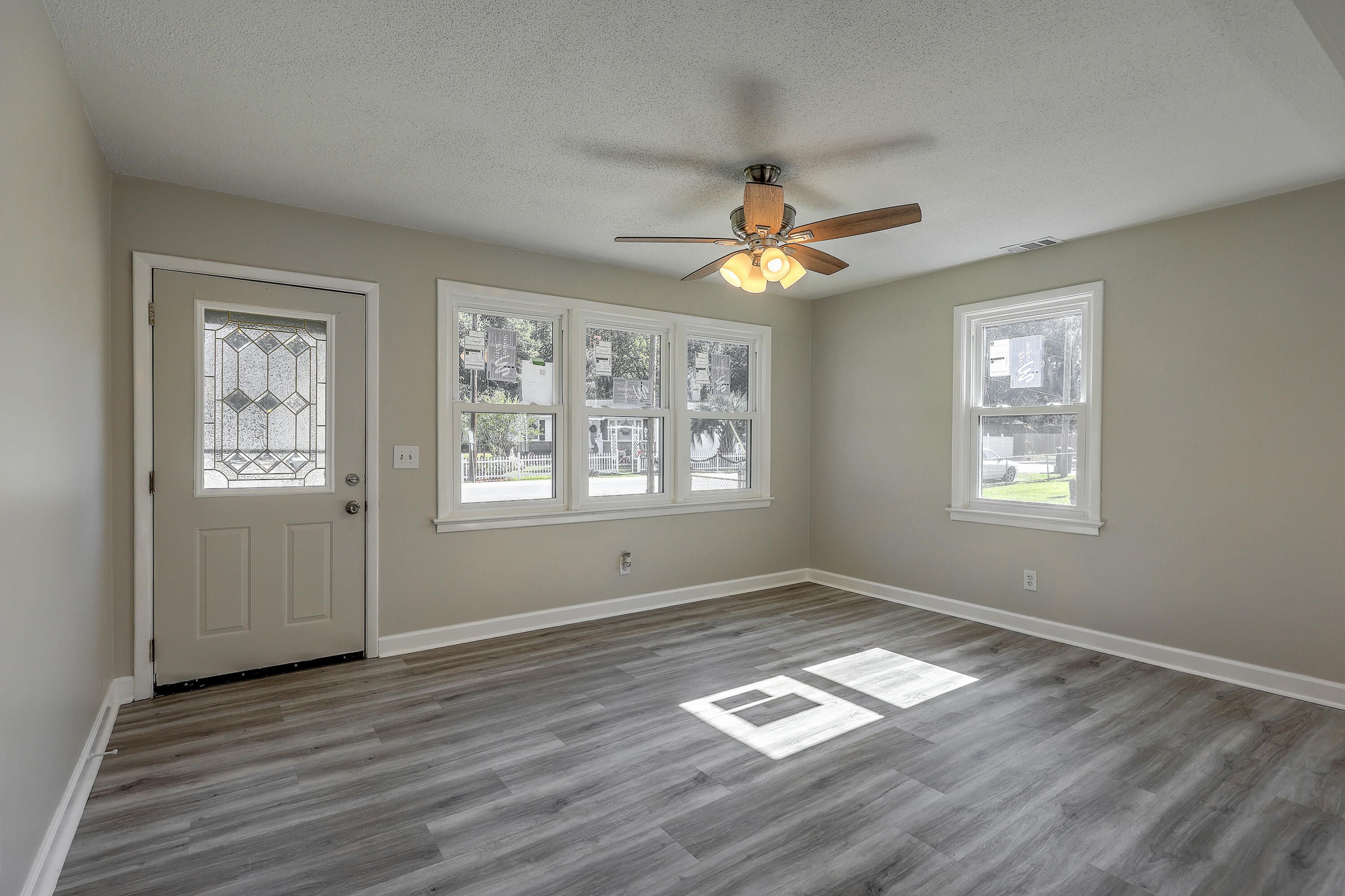 109 Englewood Road Goose Creek, SC 29445 - Photo 5 of 23 ZYN_4912_3_4_5_6_7_8