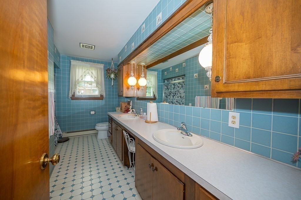 83 Middlesex Avenue Worcester, MA 01604 - Photo 15 of 17