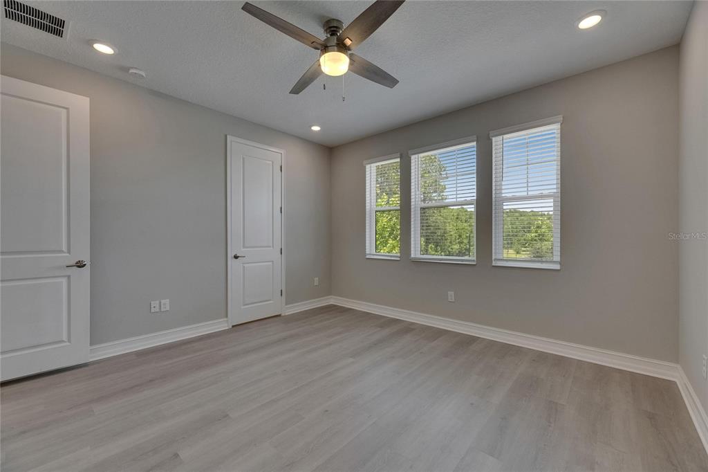 4899 Isola Court Wesley Chapel, FL 33543 - Photo 48 of 86