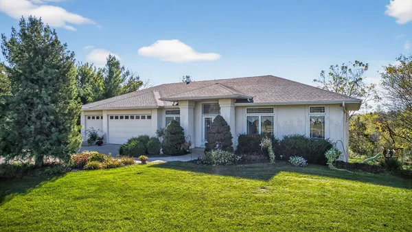 $552,000 | 907 River Bluff Road Southeast, Mazeppa, MN 55956