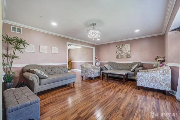 $824,900 | 38 Johanna Court, Piscataway, NJ 08854