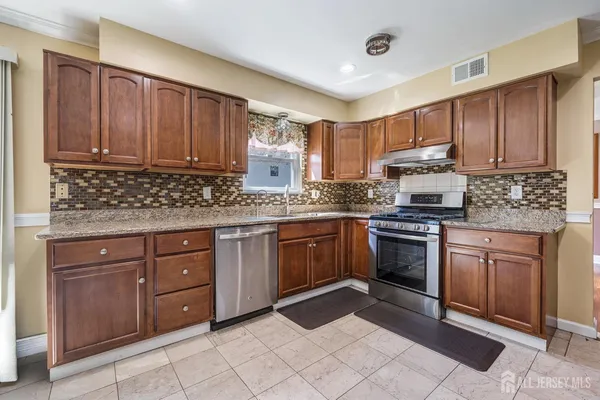 $824,900 | 38 Johanna Court, Piscataway, NJ 08854