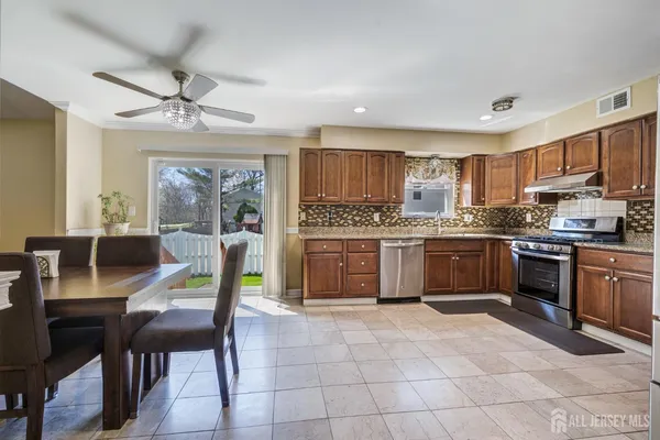 $824,900 | 38 Johanna Court, Piscataway, NJ 08854