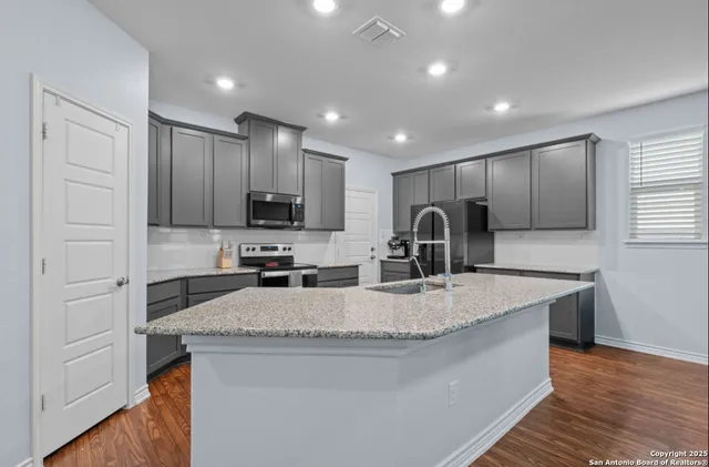 $1,750 | 7948 Broussard, San Antonio, TX 78253