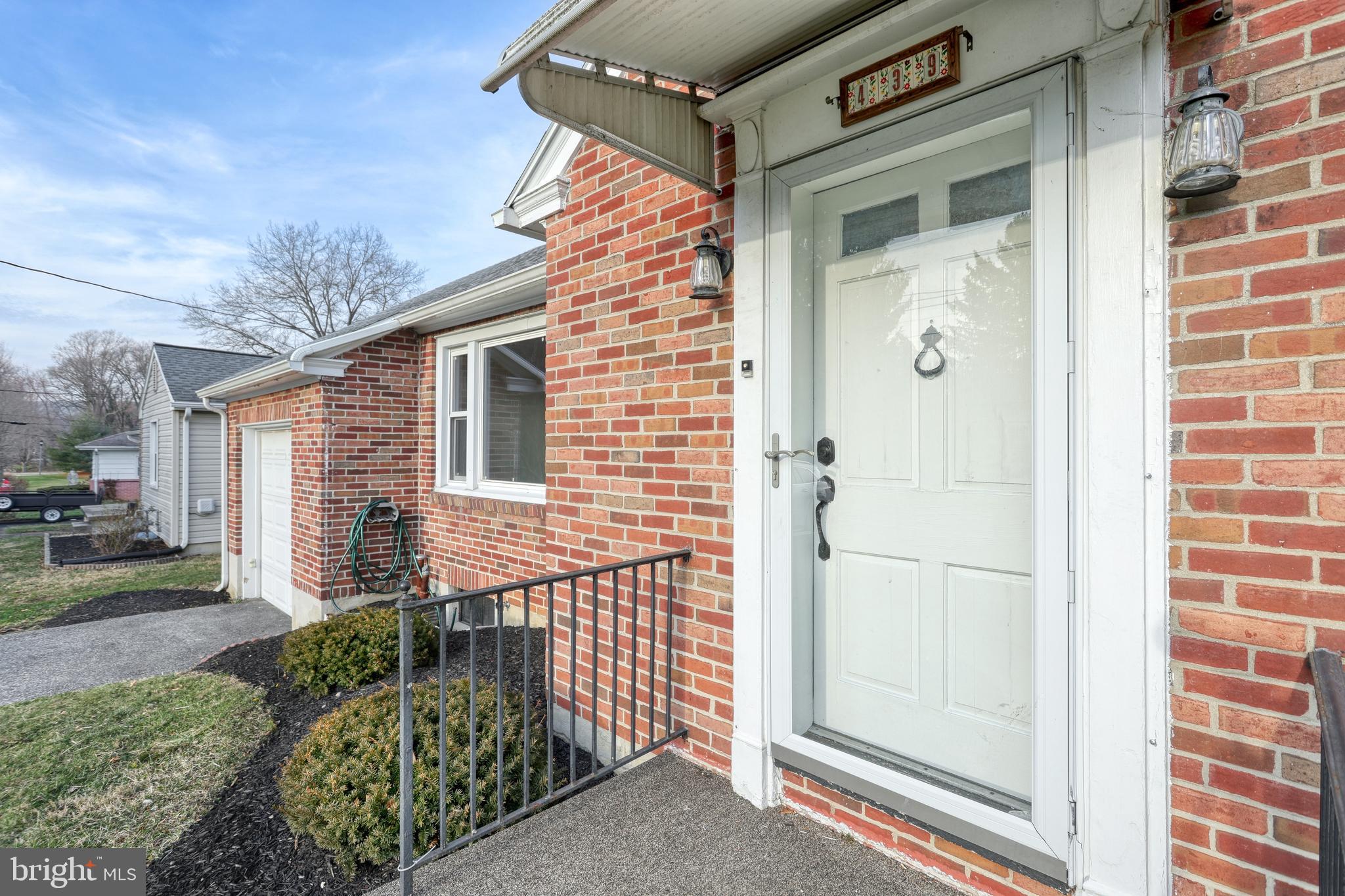 439 Locust Grove Road York, PA 17402 - Photo 5 of 56 Gallery Image 5