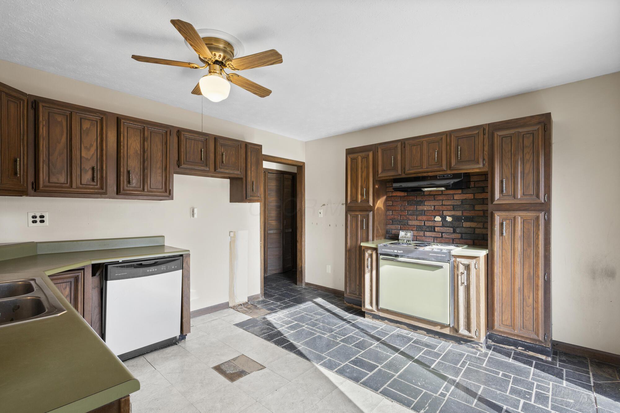 6650 Kilbourne Road Sunbury, OH 43074 - Photo 16 of 49 Kitchen