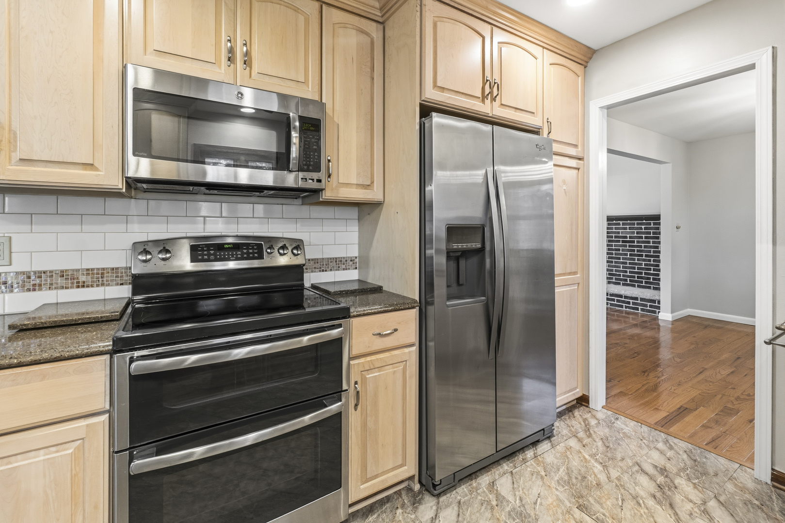 933 West Gilbert Road Palatine, IL 60067 - Photo 11 of 34