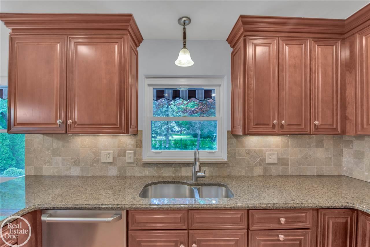 860 Shoreham Road Grosse Pointe Woods, MI 48236 - Photo 21 of 43