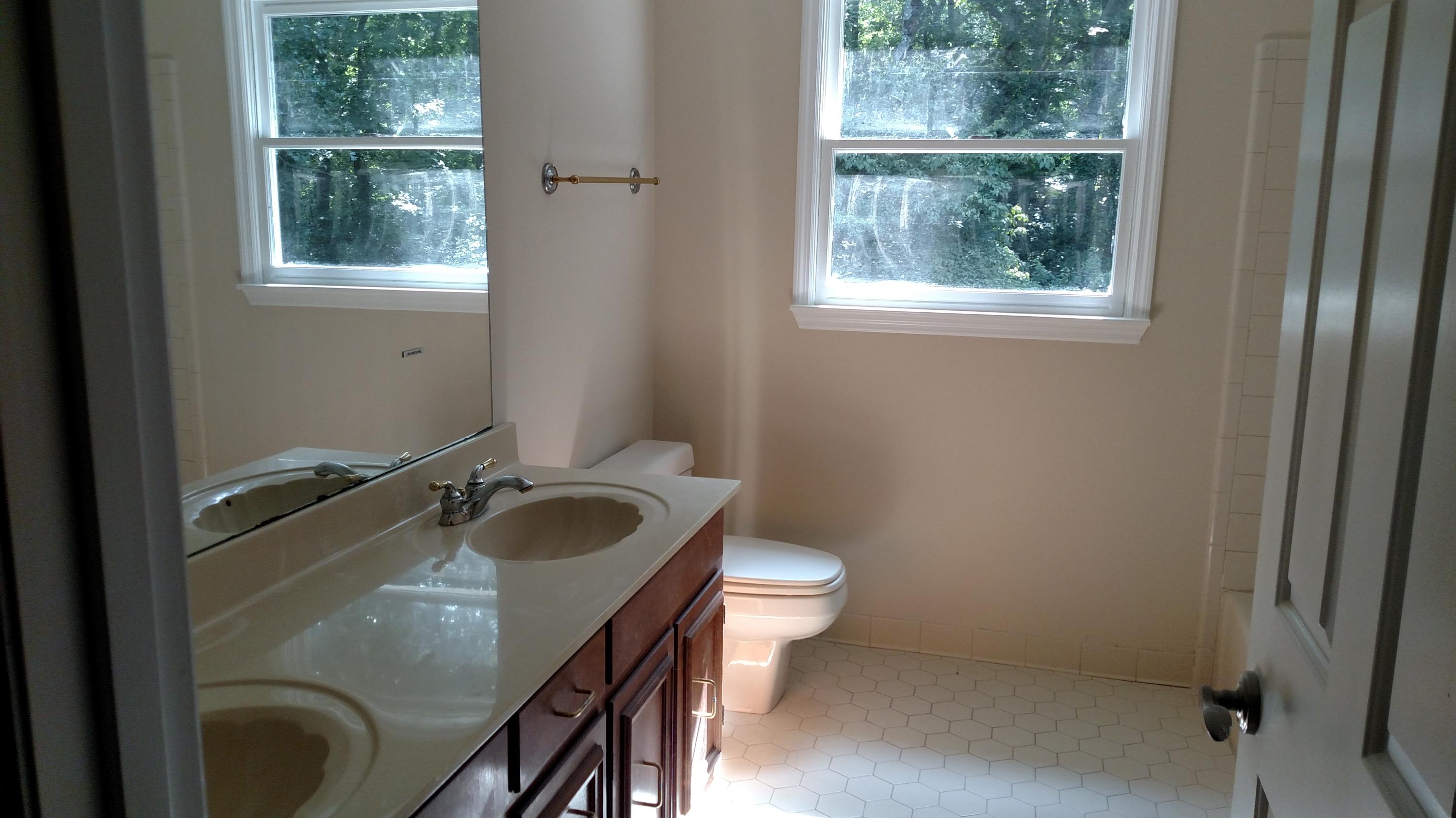 33 Old Riding Way Signal Mountain, TN 37377 - Photo 17 of 22 bathroom main