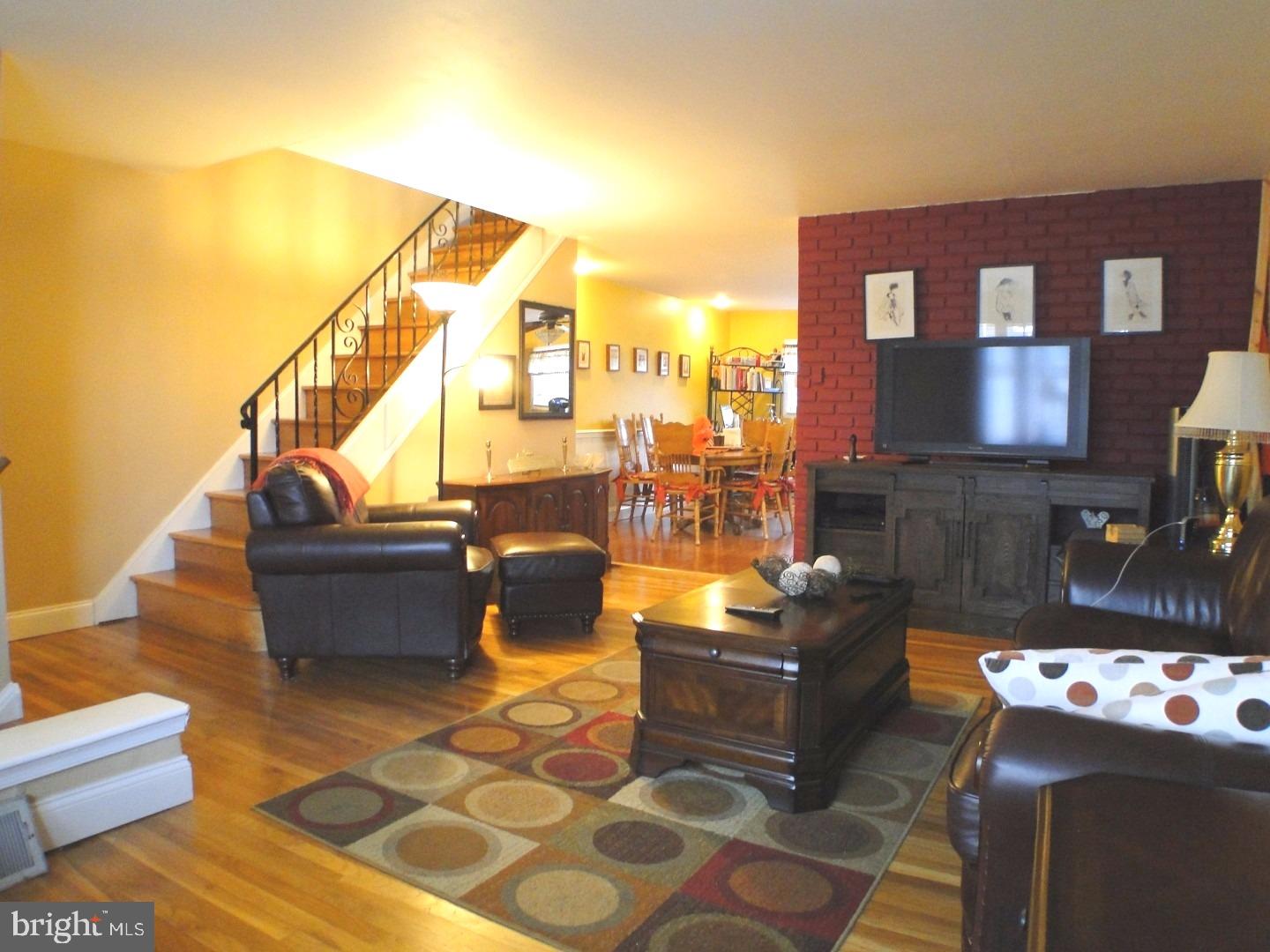 12003 Millbrook Road Philadelphia, PA 19154 - Photo 3 of 25 Living Room