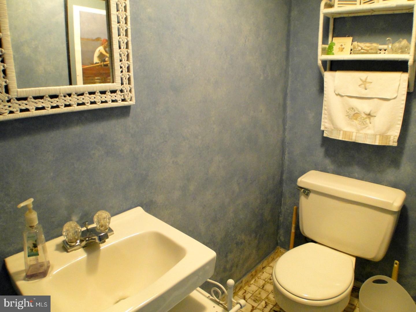 12003 Millbrook Road Philadelphia, PA 19154 - Photo 22 of 25 Half Bath