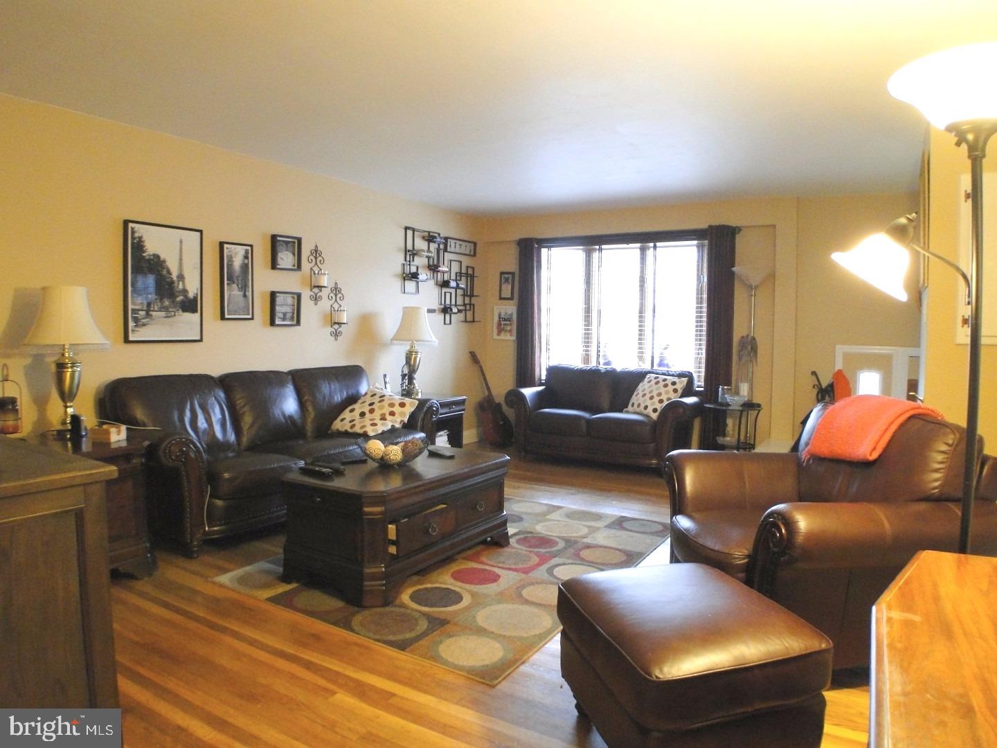 12003 Millbrook Road Philadelphia, PA 19154 - Photo 5 of 25 Living Room