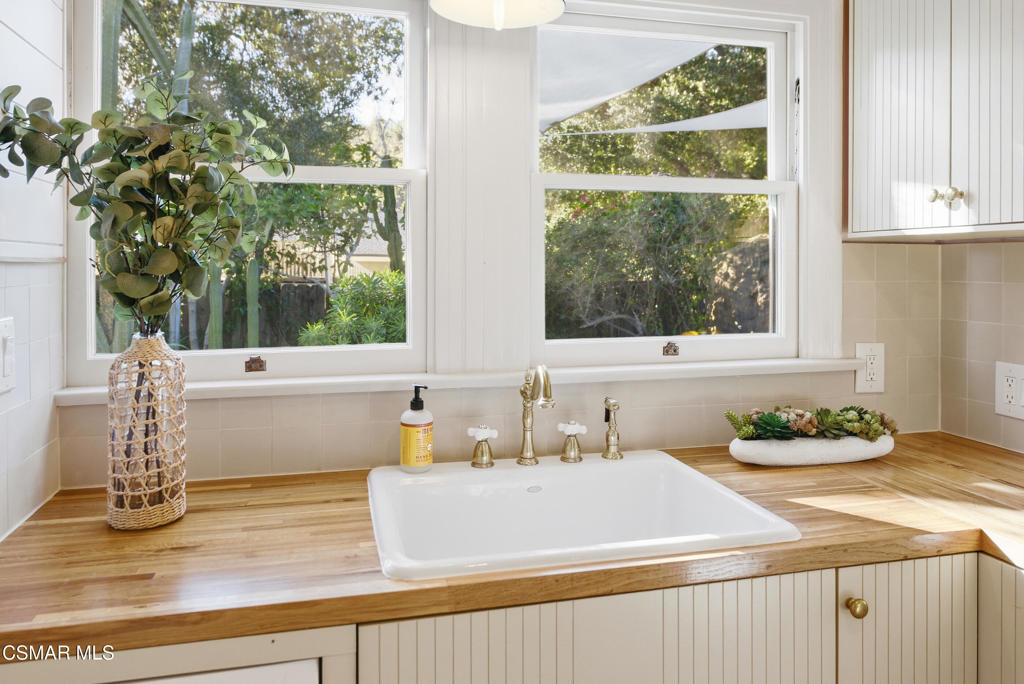 9160 Huston Road Chatsworth, CA 91311 - Photo 15 of 32 a bathroom with a sink and a window