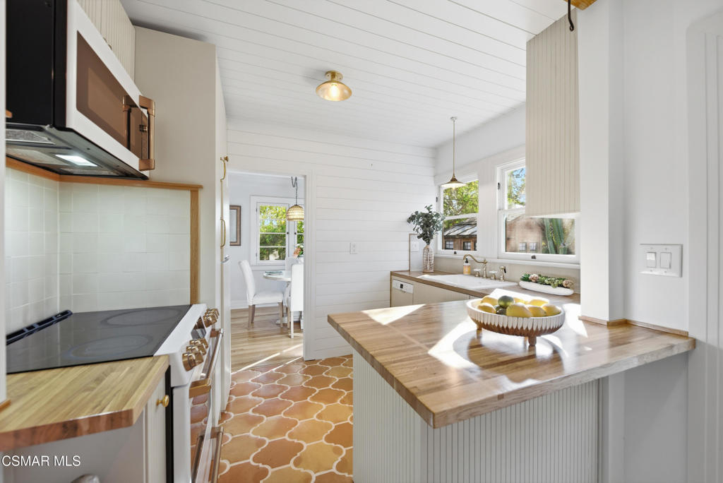 9160 Huston Road Chatsworth, CA 91311 - Photo 19 of 32 a living room with furniture and a table