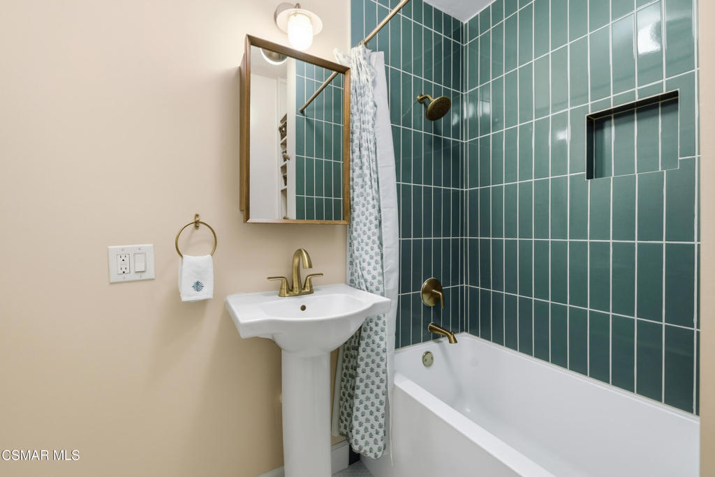 9160 Huston Road Chatsworth, CA 91311 - Photo 6 of 32 a bathroom with a shower and mirror