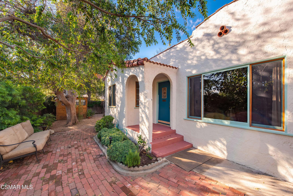 9160 Huston Road Chatsworth, CA 91311 - Photo 7 of 32 a front view of a house with garden