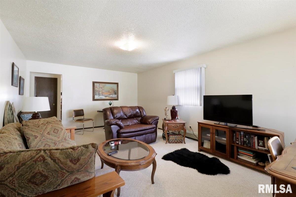2318 South 14th Street Springfield, IL 62703 - Photo 2 of 19