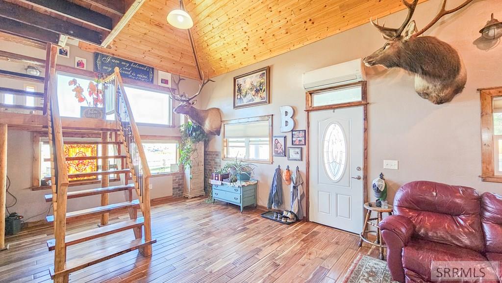 210 East Salmon Avenue Arco, ID 83213 - Photo 4 of 53