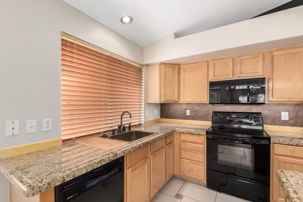 $2,400 | 2236 East Robin Lane, Phoenix, AZ 85024