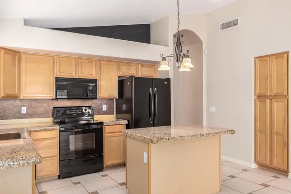 $2,400 | 2236 East Robin Lane, Phoenix, AZ 85024