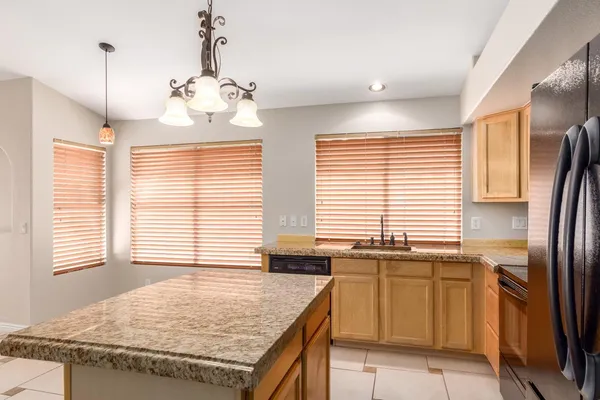 $2,400 | 2236 East Robin Lane, Phoenix, AZ 85024