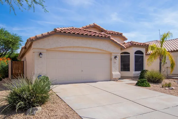 $2,400 | 2236 East Robin Lane, Phoenix, AZ 85024