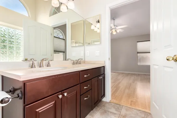 $2,400 | 2236 East Robin Lane, Phoenix, AZ 85024