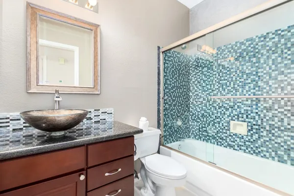 $2,400 | 2236 East Robin Lane, Phoenix, AZ 85024