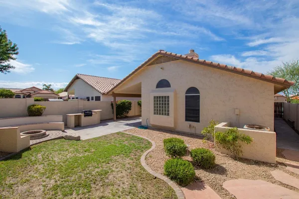 $2,400 | 2236 East Robin Lane, Phoenix, AZ 85024