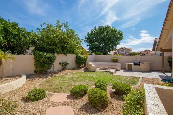 $2,400 | 2236 East Robin Lane, Phoenix, AZ 85024