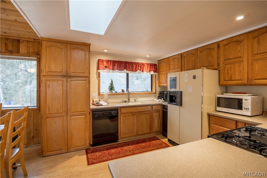 42324 Paramount Road Big Bear Lake, CA 92315 - Photo 12 of 33