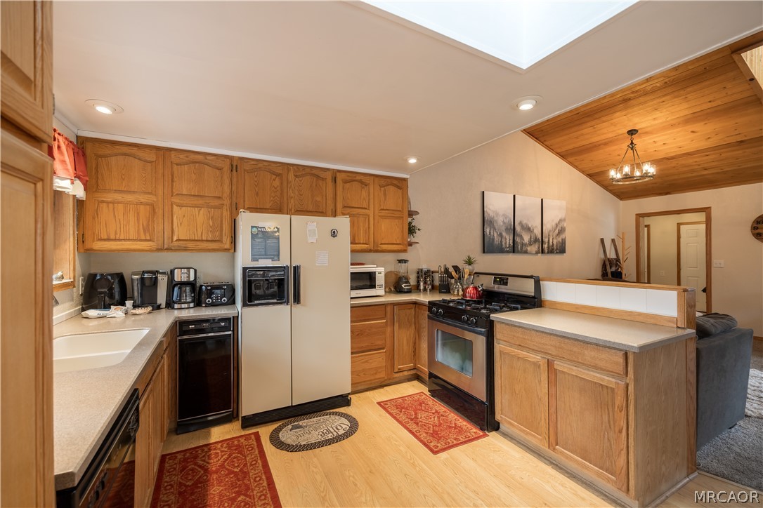 42324 Paramount Road Big Bear Lake, CA 92315 - Photo 13 of 33