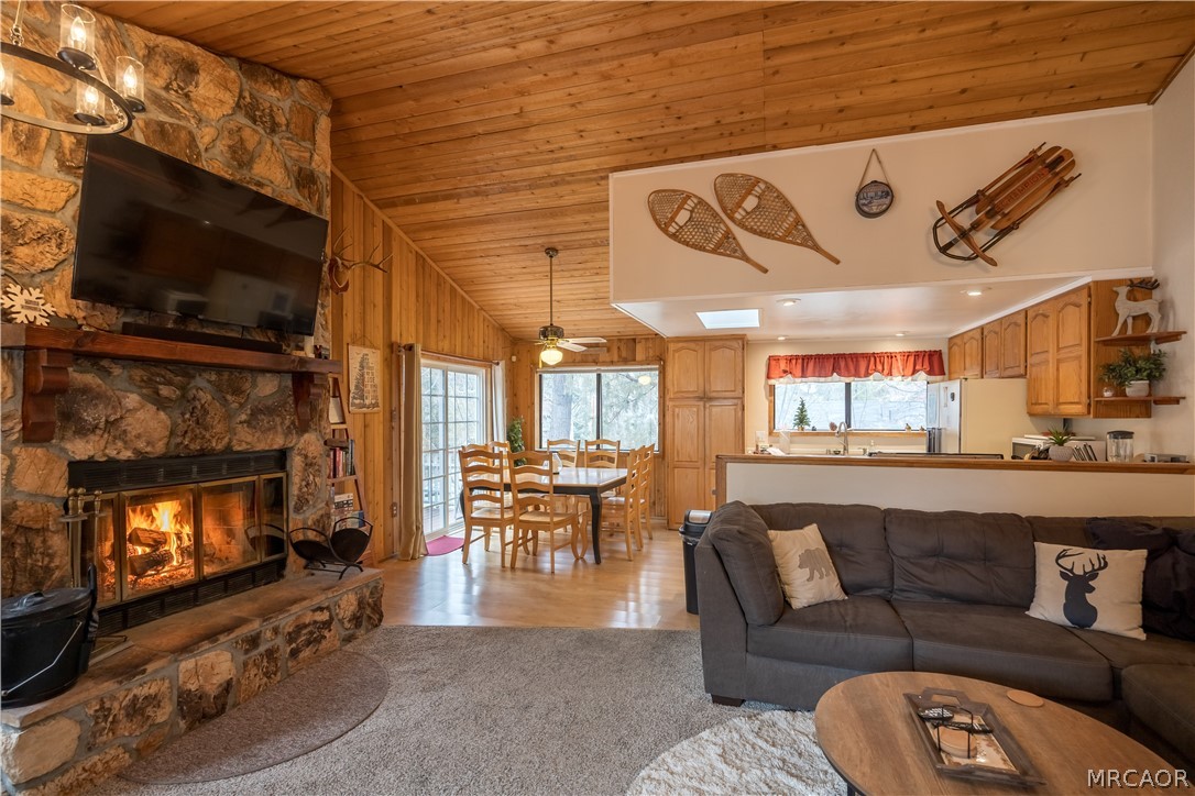 42324 Paramount Road Big Bear Lake, CA 92315 - Photo 3 of 33