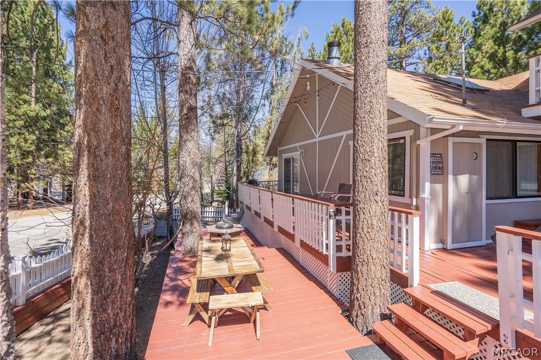 42324 Paramount Road Big Bear Lake, CA 92315 - Photo 44 of 50 a view of balcony with wooden floor and fence